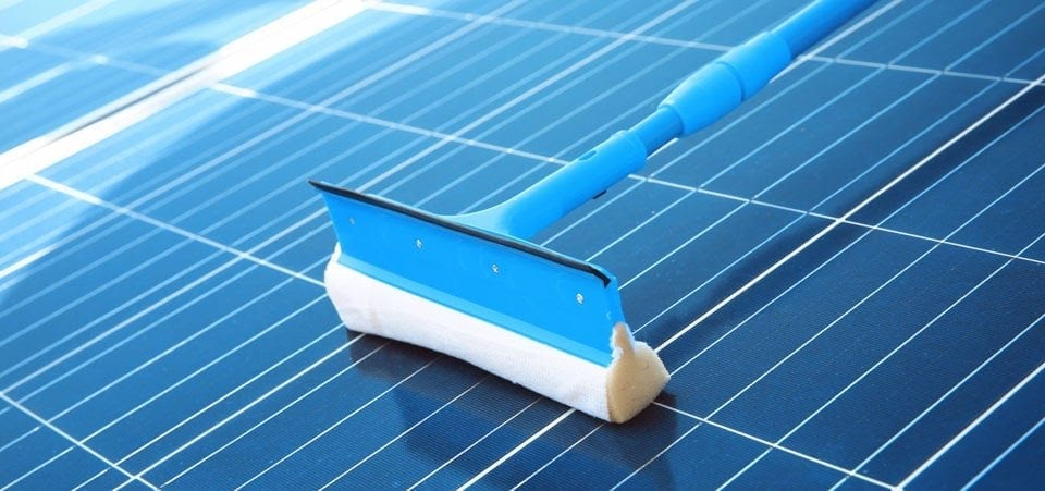cách vệ sinh tấm pin mặt trời 